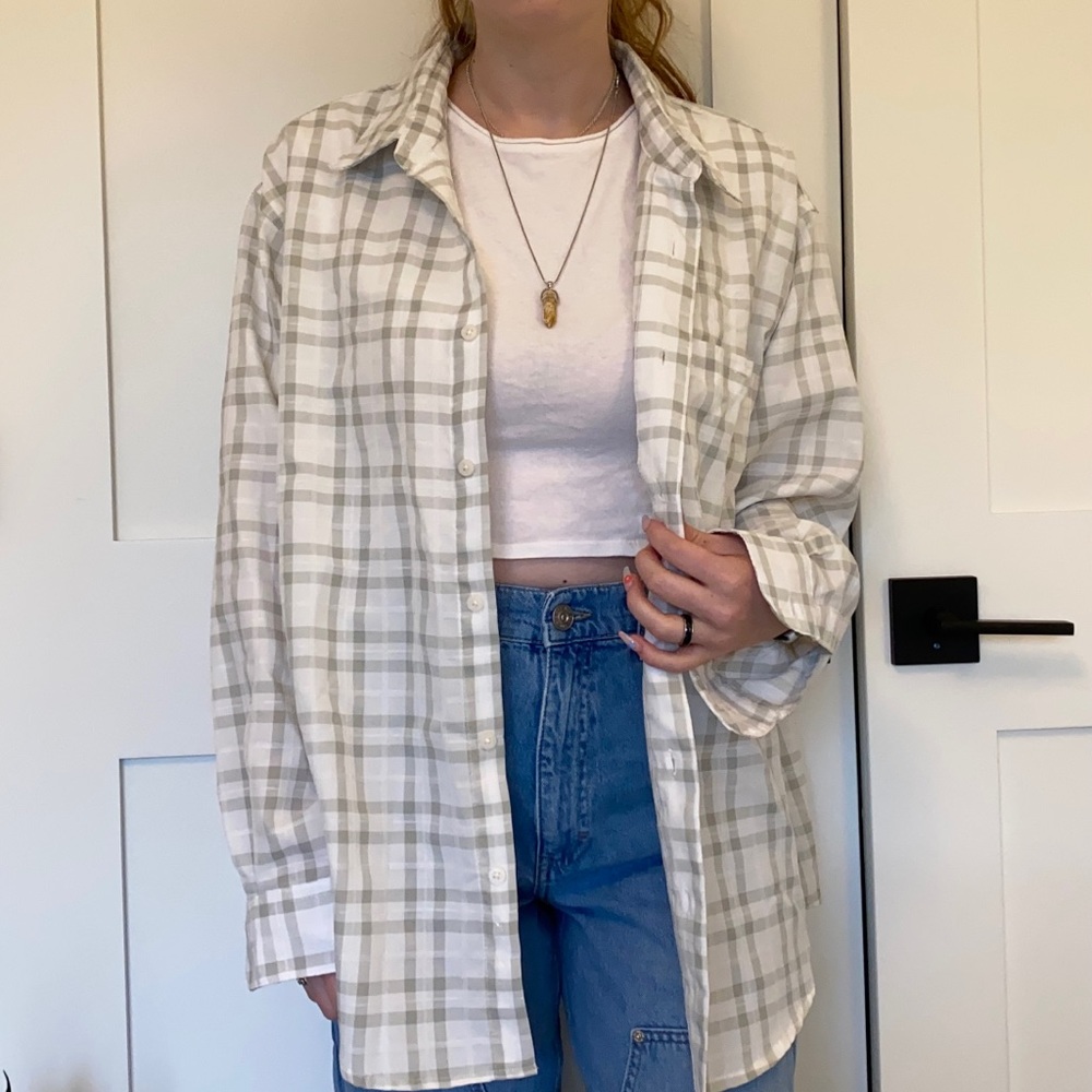 classic gray and white button up top, size large